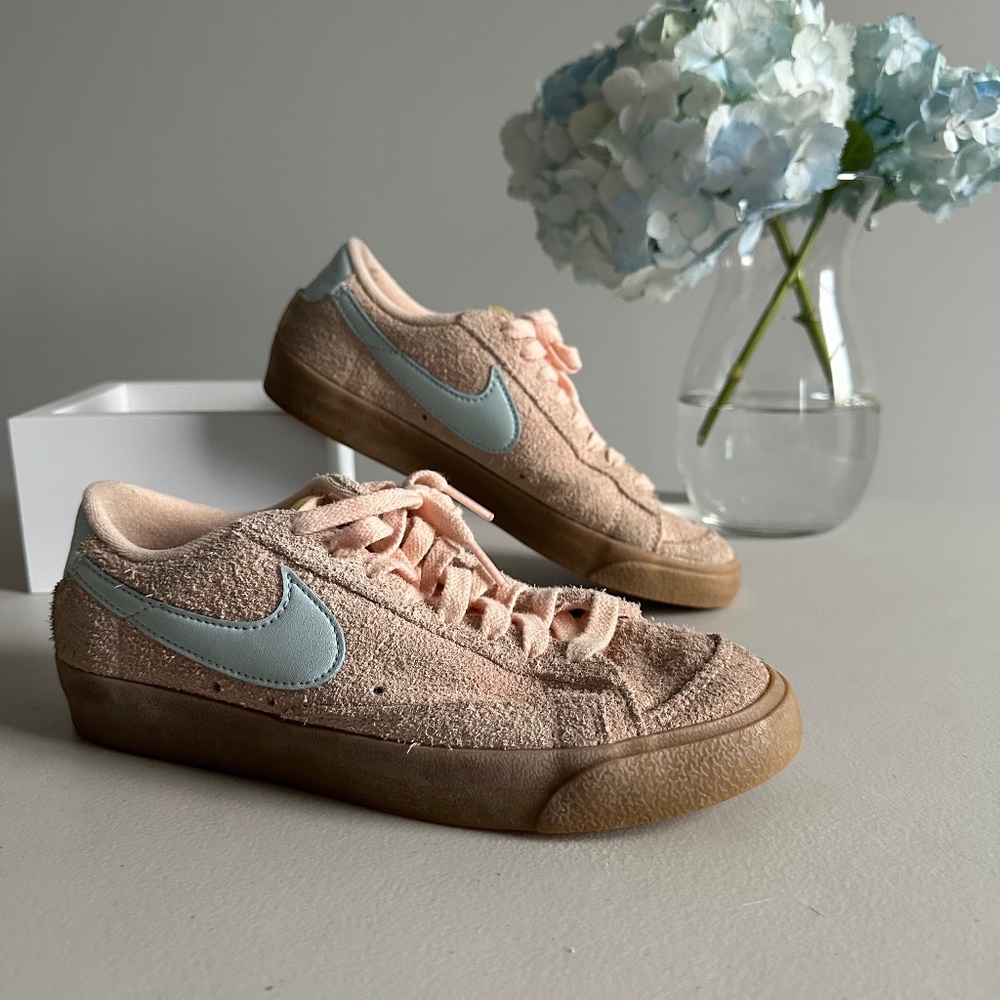 Nike Women's Blazer Low '77 Vintage sneakers - Crimson Tint + Glacier Blue - 6.5